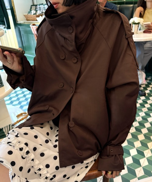 LAC-VERT（ラック・ヴェール）の「スタンドカラーショートトレンチジャケット（トレンチコート・レディース・ベージュ・LARGE/MEDIUM）」の11枚目の写真