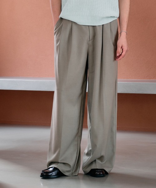 Adoon plain(アドーンプレーン)の「High Density Gabardine 2-Tuck Wide Slacks / 高密度ギャバジン2タックワイドスラックス(スラックス・メンズ・ライトベージュ/チャコールグレー・LARGE/SMALL/MEDIUM)」の4枚目の写真