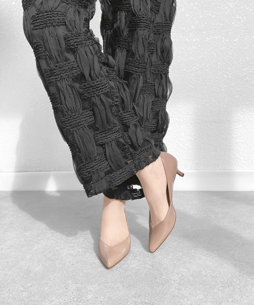 MAMIAN(マミアン)の「ポインテッドトゥ Vカット 切り替えパンプス (5.0cmヒール)(パンプス・レディース・シルバー/ベージュ/ブラック・23.0cm/23.5cm/24.0cm/24.5cm/22.5cm/25.0cm)」の3枚目の写真