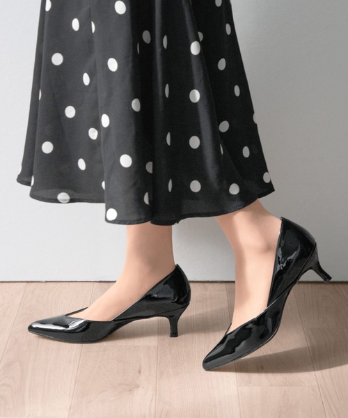 MAMIAN(マミアン)の「ポインテッドトゥ Vカット 切り替えパンプス (5.0cmヒール)(パンプス・レディース・シルバー/ベージュ/ブラック・23.0cm/23.5cm/24.0cm/24.5cm/22.5cm/25.0cm)」の6枚目の写真