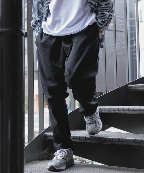 ITEMS URBANRESEARCH(アイテムズ アーバンリサーチ)の「ハイストレッチリラックスパンツ(その他パンツ・メンズ・ブラック/カーキ/ベージュ/インディゴブルー・LARGE/SMALL/MEDIUM)」の1枚目の写真