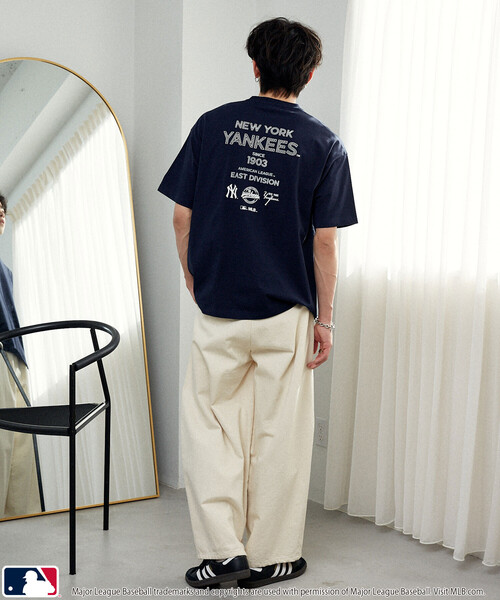 PUBLUX（パブリュクス）の「PUBLUX/パブリュクス ＜機能性素材＞別注MLB タイポグラフィ ロゴTシャツ　限定展開（Tシャツ/カットソー・メンズ・ネイビー/ブラック/ブルー/グレー/オフホワイト/ブラウン・LARGE/MEDIUM/SMALL）」の7枚目の写真