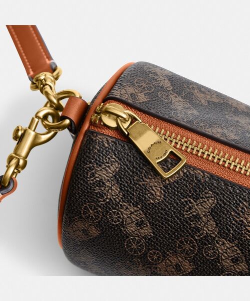 COACH(コーチ)の「バレル バッグ・ホース アンド キャリッジ プリント(ショルダーバッグ・レディース・ブラウン系その他・ONE)」の9枚目の写真