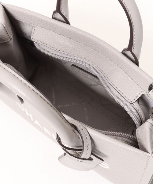 MICHAEL KORS(マイケルコース)の「MIRELLA SM EW TZ XBODY Crossbody(ショルダーバッグ・レディース・グレー系・FREE)」の4枚目の写真