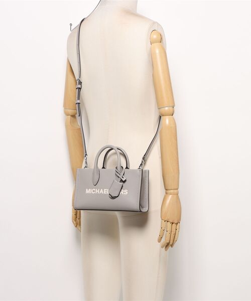 MICHAEL KORS(マイケルコース)の「MIRELLA SM EW TZ XBODY Crossbody(ショルダーバッグ・レディース・グレー系・FREE)」の5枚目の写真