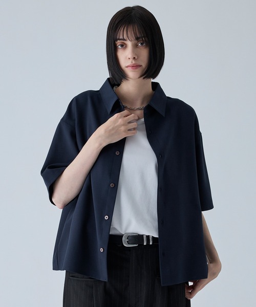VELNUS(ベルナス)の「【VELNUS】〈Easy Care & UV Protection〉Cropped Short Sleeve Regular Collar Shirt/〈イージーケア・UVカット〉クロップドショートスリーブレギュラーカラーシャツ(シャツ/ブラウス・メンズ・ネイビー/ナチュラル・S/M/L)」の2枚目の写真
