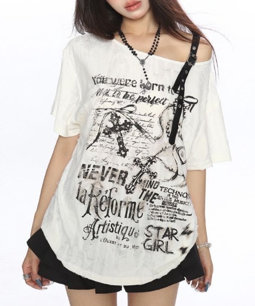 lilful（リルフル）の「【26年春夏新作】オーバーサイズ ダメージプリントワンショルシアー半袖トップス（Tシャツ/カットソー・レディース・アイボリー/ダークグレー・L/M）」の3枚目の写真