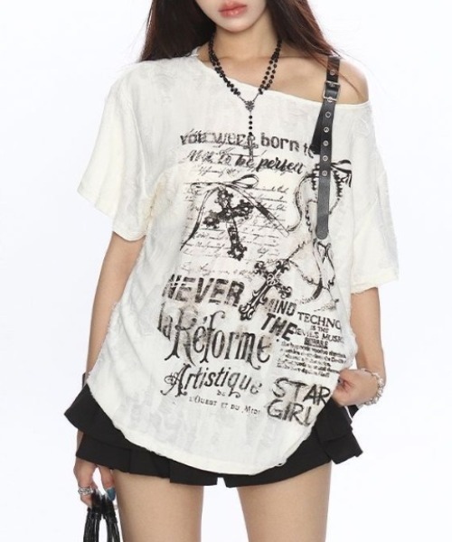 lilful（リルフル）の「【26年春夏新作】オーバーサイズ ダメージプリントワンショルシアー半袖トップス（Tシャツ/カットソー・レディース・アイボリー/ダークグレー・L/M）」の7枚目の写真