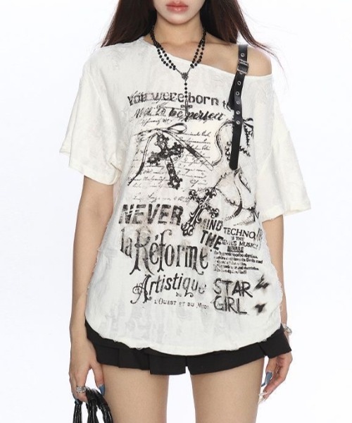 lilful（リルフル）の「【26年春夏新作】オーバーサイズ ダメージプリントワンショルシアー半袖トップス（Tシャツ/カットソー・レディース・アイボリー/ダークグレー・L/M）」の8枚目の写真