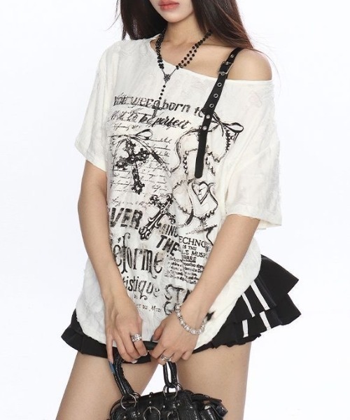 lilful（リルフル）の「【26年春夏新作】オーバーサイズ ダメージプリントワンショルシアー半袖トップス（Tシャツ/カットソー・レディース・アイボリー/ダークグレー・L/M）」の4枚目の写真
