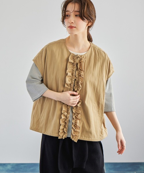 studio CLIP(スタディオクリップ)の「ノーカラーフリルベスト(ベスト・レディース・カーキ/ベージュ・FREE)」の5枚目の写真