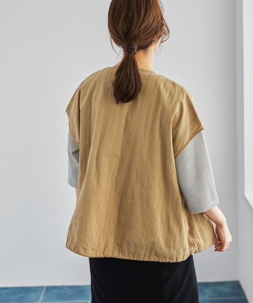 studio CLIP(スタディオクリップ)の「ノーカラーフリルベスト(ベスト・レディース・カーキ/ベージュ・FREE)」の6枚目の写真