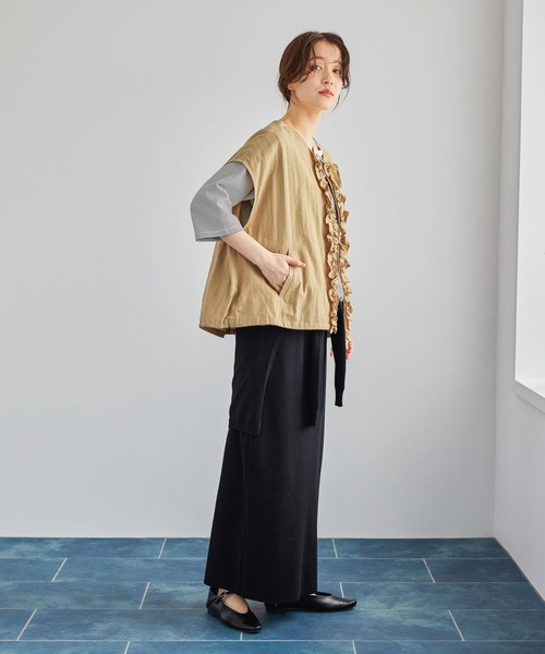 studio CLIP(スタディオクリップ)の「ノーカラーフリルベスト(ベスト・レディース・カーキ/ベージュ・FREE)」の8枚目の写真