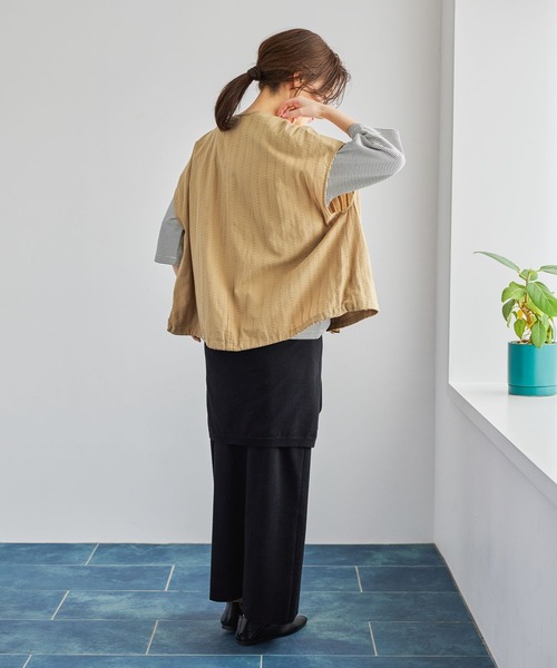 studio CLIP(スタディオクリップ)の「ノーカラーフリルベスト(ベスト・レディース・カーキ/ベージュ・FREE)」の9枚目の写真