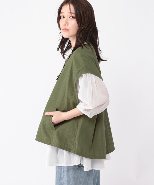 studio CLIP(スタディオクリップ)の「ノーカラーフリルベスト(ベスト・レディース・カーキ/ベージュ・FREE)」の18枚目の写真