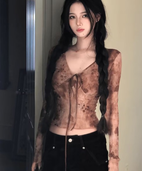AsheKsha(アシクシャ)の「廃土風絞り染めネットレースリボン付き長袖トップス(Tシャツ/カットソー・レディース・ブラウン・F)」の2枚目の写真