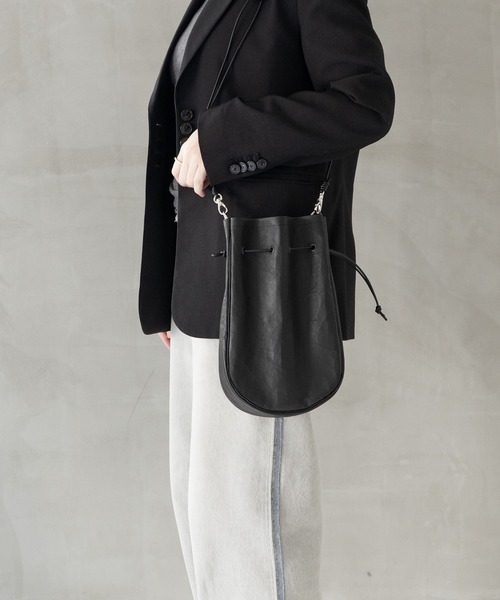 Senti（センティ）の「SENTI Dyneema Leather MEDICINE BAG L / 超軽量ダイニーマレザー メディスンバッグ L（ショルダーバッグ・メンズ・ブラック系その他/ブラック・FREE）」の10枚目の写真