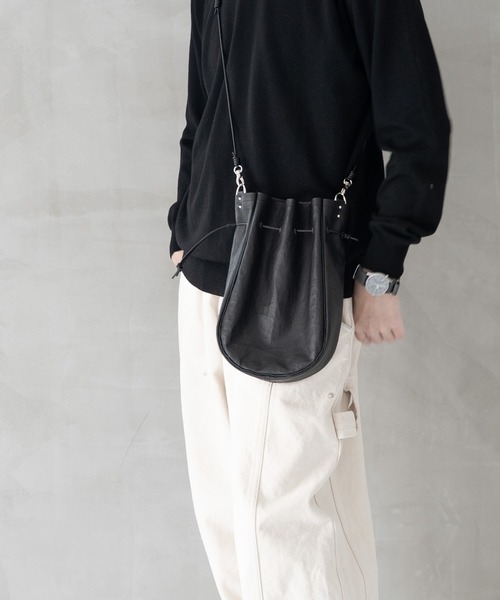 Senti（センティ）の「SENTI Dyneema Leather MEDICINE BAG L / 超軽量ダイニーマレザー メディスンバッグ L（ショルダーバッグ・メンズ・ブラック系その他/ブラック・FREE）」の14枚目の写真