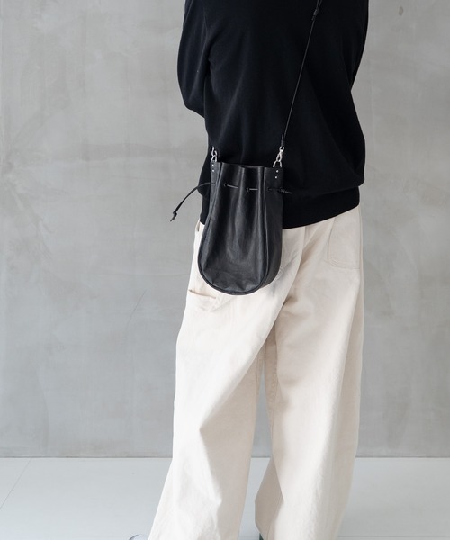 Senti（センティ）の「SENTI Dyneema Leather MEDICINE BAG L / 超軽量ダイニーマレザー メディスンバッグ L（ショルダーバッグ・メンズ・ブラック系その他/ブラック・FREE）」の15枚目の写真