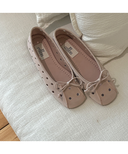 BYOTHERS(バイオザーズ)の「Dotty Muse Flat(バレエシューズ・レディース・ベビーピンク/ブラック・23.5cm/23cm/24.5cm/25cm/24cm)」の2枚目の写真