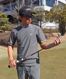 LUXE R GOLF（ラグジュ ゴルフ）の「(RM)【LUXE R GOLF】ストレッチ スムース ロゴ ハイネック Tシャツ（Tシャツ/カットソー）」