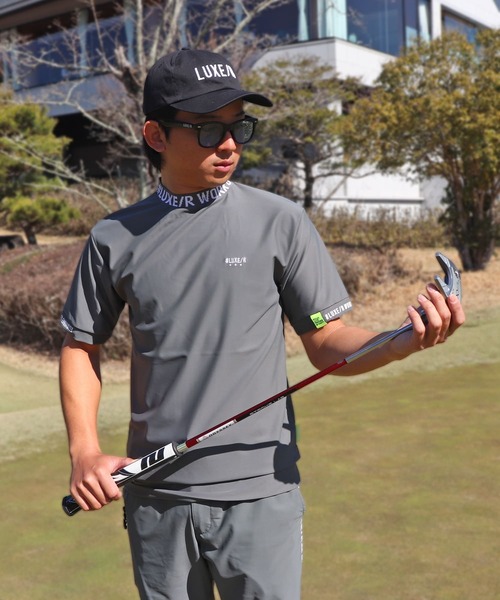 LUXE/R GOLF(ラグジュ ゴルフ)の「(RM)【LUXE/R GOLF】ストレッチ スムース ロゴ ハイネック Tシャツ(Tシャツ/カットソー・メンズ・ネイビー/ホワイト/チャコールグレー/ブラック・X-LARGE/LARGE/MEDIUM)」の3枚目の写真