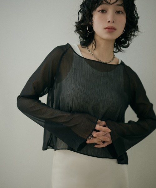 LAULEN(ローレン)の「boat neck sheer short tops /ボートネックシアーロングスリーブクロップドトップス(Tシャツ/カットソー・レディース・ピンク/ライトグリーン/ブラック・FREE)」の4枚目の写真