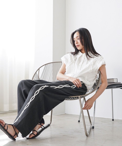 mili an deni(ミリアンデニ)の「裾バルーンフリルブラウス(シャツ/ブラウス・レディース・ブルー/ブラック/オフホワイト・M)」の6枚目の写真
