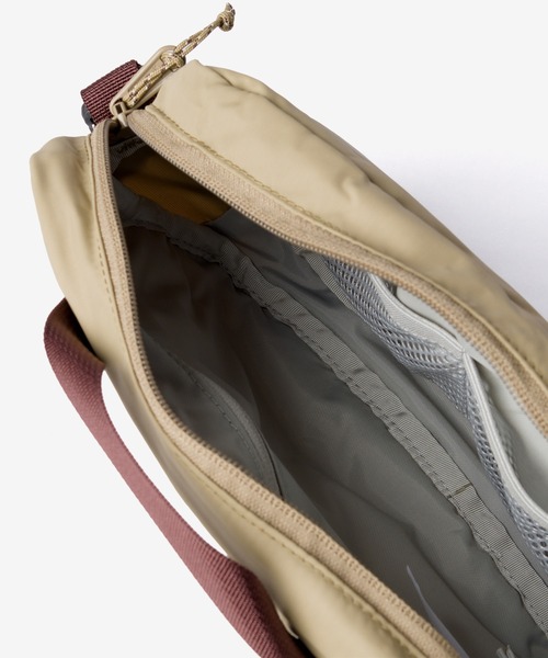 FJALLRAVEN TRAVEL(フェルラーベントラベル)の「FJALLRAVEN HIGH COAST CROSSBODY フェールラーベン ハイコースト ショルダーバッグ(ショルダーバッグ・レディース・ブラック/グリーン系1/ベージュ系1/ネイビー/ブルー系その他・FREE)」の8枚目の写真