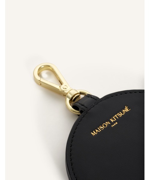 Maison Kitsune（メゾンキツネ）の「MIRROR CHARM（チャーム・メンズ・ブラック・U）」の5枚目の写真