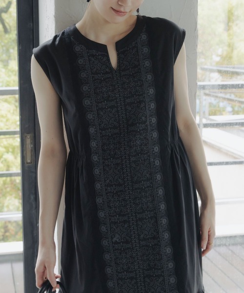 slattgir(スラットジール)の「高身長 綿100%フロント刺しゅうデザインワンピース(トールサイズ)Essenave(ワンピース・レディース・ブラウン/ブラック・T3L/T4L/T5L/TM/TL/TLL)」の3枚目の写真