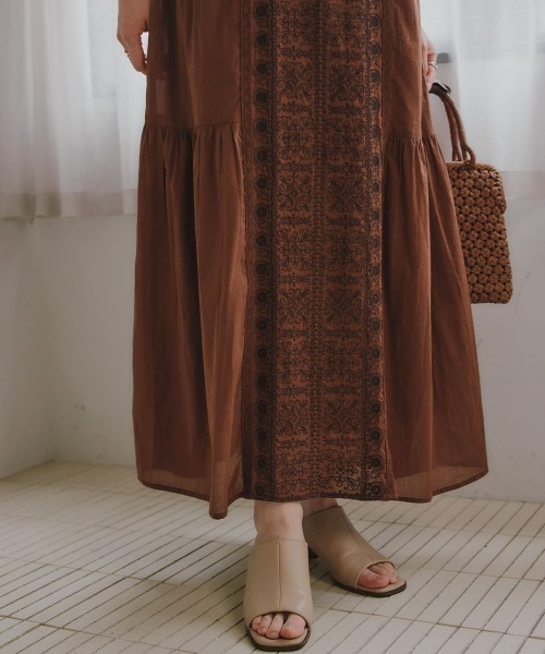 slattgir(スラットジール)の「高身長 綿100%フロント刺しゅうデザインワンピース(トールサイズ)Essenave(ワンピース・レディース・ブラウン/ブラック・T3L/T4L/T5L/TM/TL/TLL)」の22枚目の写真