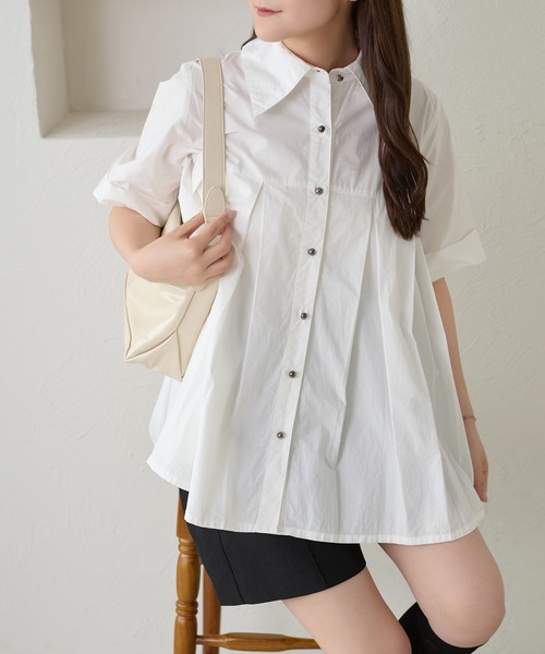 apres jour clair(アプレジュールクレア)の「【apres jour clair】プリーツデザインチュニックシャツ(シャツ/ブラウス・レディース・オフホワイト/ミント/ピンクベージュ/ブルー系その他・フリー/X-LARGE)」の1枚目の写真