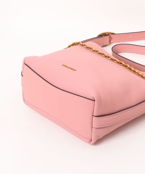 MICHAEL KORS(マイケルコース)の「NOLITA ペブルレザー チェーン バケットバッグ ショルダートート スモール(ショルダーバッグ・レディース・ピンク系・FREE)」の6枚目の写真