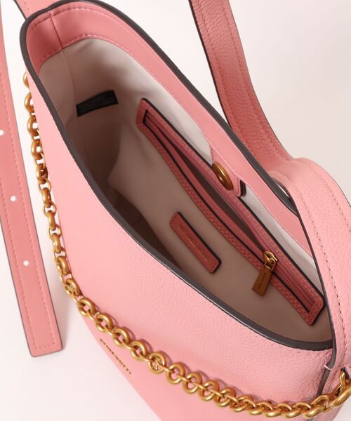 MICHAEL KORS(マイケルコース)の「NOLITA ペブルレザー チェーン バケットバッグ ショルダートート スモール(ショルダーバッグ・レディース・ピンク系・FREE)」の7枚目の写真