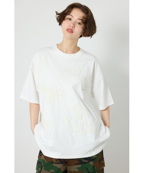 RODEO CROWNS WIDE BOWL(ロデオクラウンズワイドボウル)の「クレヨンタッチ同色発泡プリントTシャツ(Tシャツ/カットソー・レディース・ライトグリーン/オレンジ/ブラック/オフホワイト・MEDIUM/LARGE)」の2枚目の写真