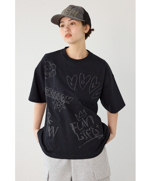 RODEO CROWNS WIDE BOWL(ロデオクラウンズワイドボウル)の「クレヨンタッチ同色発泡プリントTシャツ(Tシャツ/カットソー・レディース・ライトグリーン/オレンジ/ブラック/オフホワイト・MEDIUM/LARGE)」の3枚目の写真