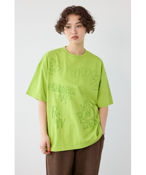 RODEO CROWNS WIDE BOWL(ロデオクラウンズワイドボウル)の「クレヨンタッチ同色発泡プリントTシャツ(Tシャツ/カットソー・レディース・ライトグリーン/オレンジ/ブラック/オフホワイト・MEDIUM/LARGE)」の5枚目の写真