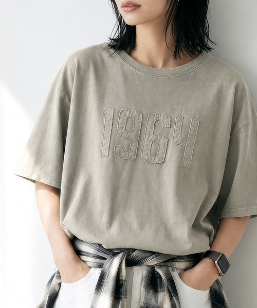 itto...(イット)の「ピグメント加工刺繍ロゴTシャツ(Tシャツ/カットソー・レディース・グレイッシュベージュ/ブラック・M)」の2枚目の写真