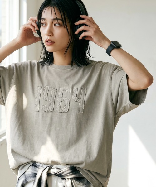 itto...(イット)の「ピグメント加工刺繍ロゴTシャツ(Tシャツ/カットソー・レディース・グレイッシュベージュ/ブラック・M)」の3枚目の写真