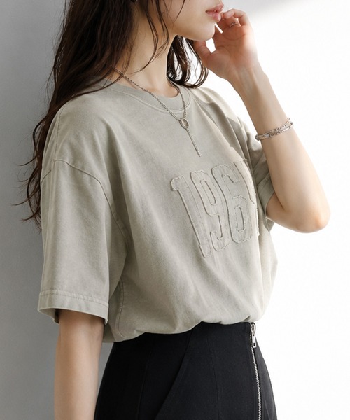 itto...(イット)の「ピグメント加工刺繍ロゴTシャツ(Tシャツ/カットソー・レディース・グレイッシュベージュ/ブラック・M)」の6枚目の写真