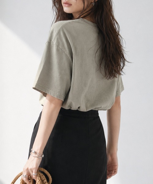 itto...(イット)の「ピグメント加工刺繍ロゴTシャツ(Tシャツ/カットソー・レディース・グレイッシュベージュ/ブラック・M)」の7枚目の写真