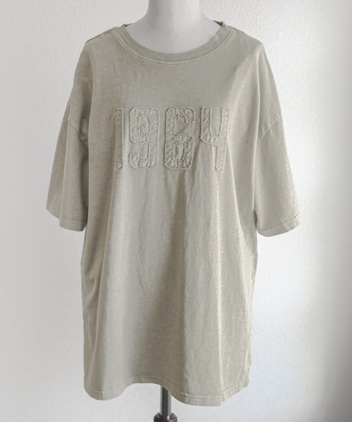 itto...(イット)の「ピグメント加工刺繍ロゴTシャツ(Tシャツ/カットソー・レディース・グレイッシュベージュ/ブラック・M)」の10枚目の写真