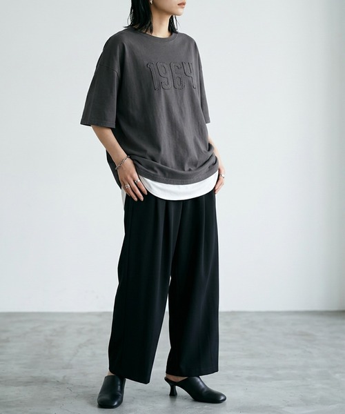 itto...(イット)の「ピグメント加工刺繍ロゴTシャツ(Tシャツ/カットソー・レディース・グレイッシュベージュ/ブラック・M)」の15枚目の写真