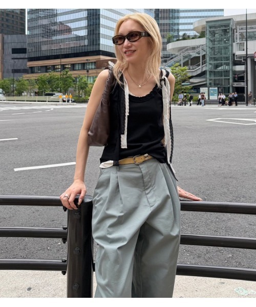 LE CIEL BLEU(ルシェルブルー)の「レースリボンキャミトップ / Lace Ribbon Cami Top(Tシャツ/カットソー・レディース・ブラック/オフホワイト/チャコールグレー・36)」の2枚目の写真