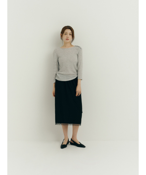 Yuje（ユジェ）の「WAFFLE BUTTON TOP (2color, 2size)（Tシャツ/カットソー・レディース・グレー/アイボリー・SMALL/MEDIUM）」の4枚目の写真