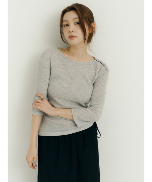Yuje（ユジェ）の「WAFFLE BUTTON TOP (2color, 2size)（Tシャツ/カットソー・レディース・グレー/アイボリー・SMALL/MEDIUM）」の6枚目の写真
