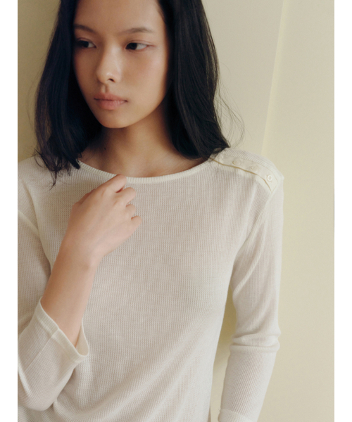 Yuje（ユジェ）の「WAFFLE BUTTON TOP (2color, 2size)（Tシャツ/カットソー・レディース・グレー/アイボリー・SMALL/MEDIUM）」の22枚目の写真
