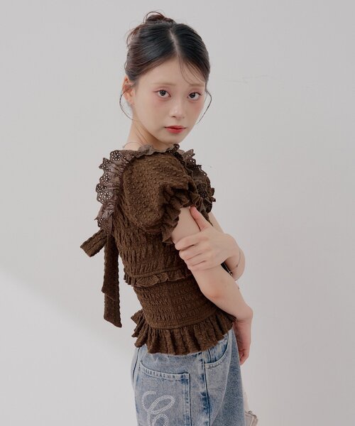 Chico(チコ)の「【セットアップ対応】シャーリングパフスリーブトップス(Tシャツ/カットソー・レディース・ブラウン/ベージュ/ホワイト/ブラック・FREE)」の6枚目の写真