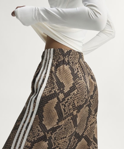 adidas（アディダス）の「adidas Originals/アディダス オリジナルス/SATIN SNAKE W LEG TRACK PANTS（その他パンツ・レディース・ブラウン系その他3/ベージュ・M/L/S）」の20枚目の写真